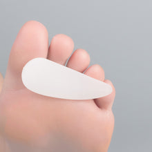 Load image into Gallery viewer, Separates the hammer toe from the others and supports the hammer toe from below.SAICARA HAMMER TOE CUSHION. 2 pcs in a package
