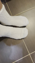 Загружайте и воспроизводите видео в средстве просмотра галереи Теплые и мягкие носки BNS MOLLY&#39;S SOCKS предназначены для холодных и опухших ног. Носки не имеют швов. - 1 пара
